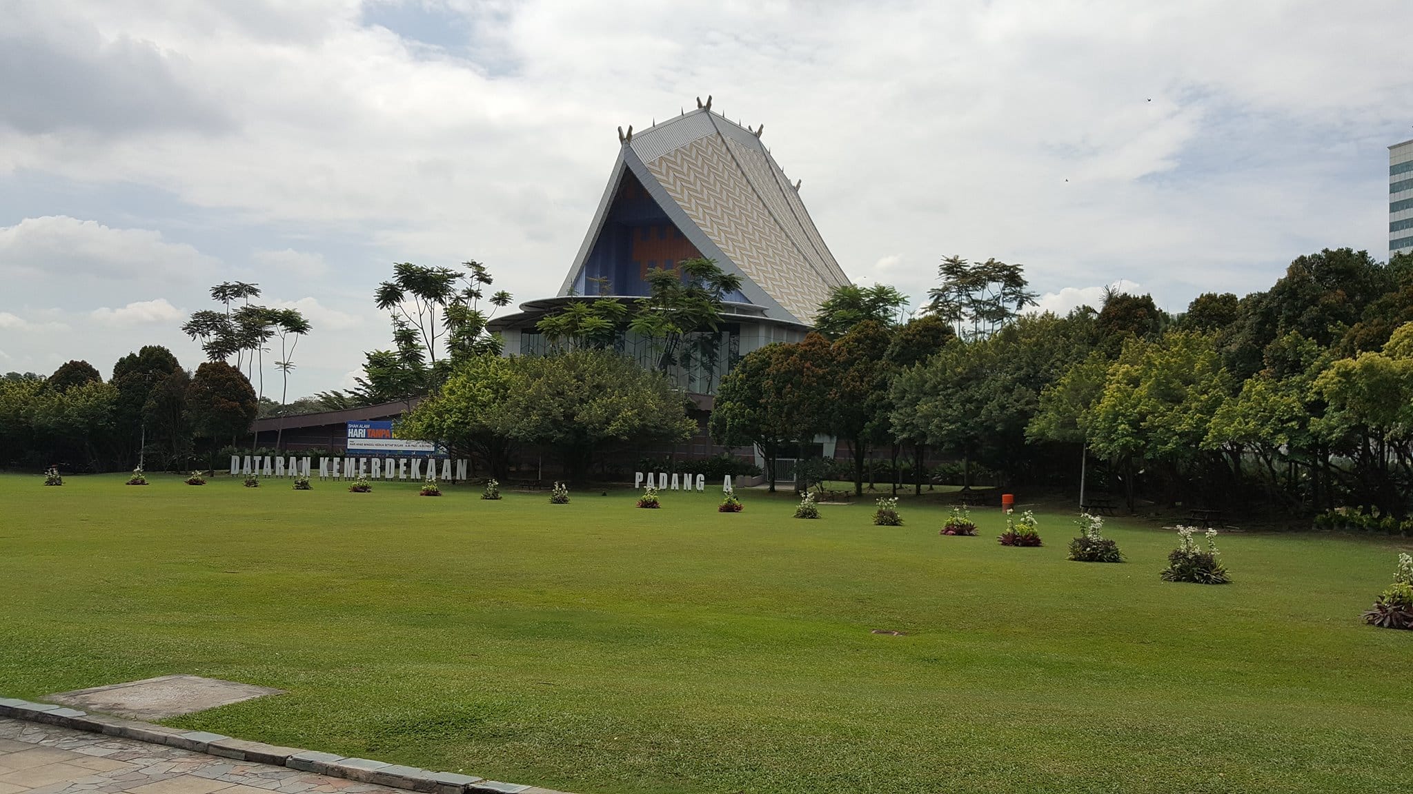 menarik di shah alam